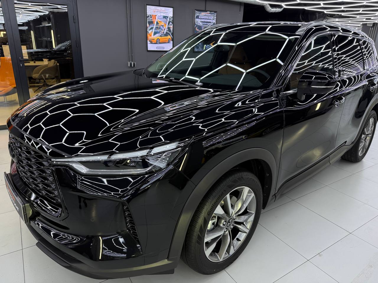 Полировка, керамика и окрас элементов Infiniti QX60: блеск кузова и темные акценты
